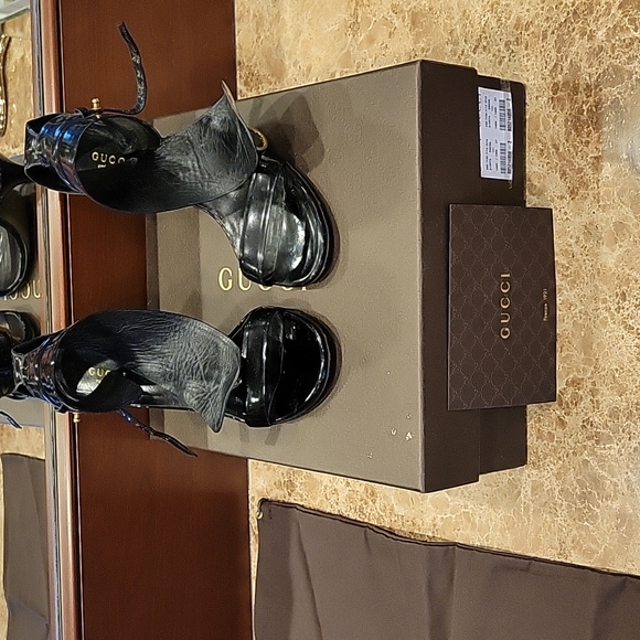 WOMEN'S GUCCI BLACK PATENT LEATHER HORESBIT ANKLE STRAP SHOES SANDALS HEELS BOX - Picture 3 of 14